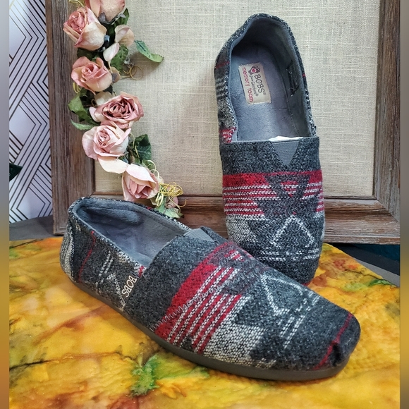 AZTEC print Bob's from Sketchers Sz 7 - Picture 1 of 8